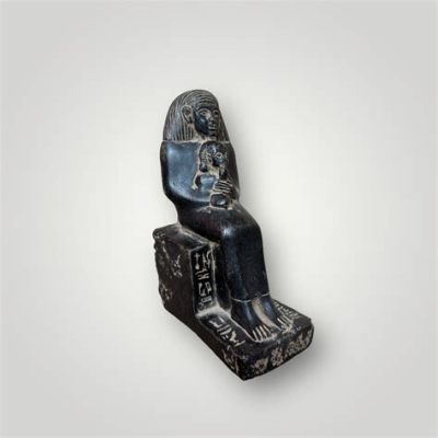  Seated Statue of Senenmut - 섬세한 조각과 신비로운 상징이 공존하는 예술의 걸작